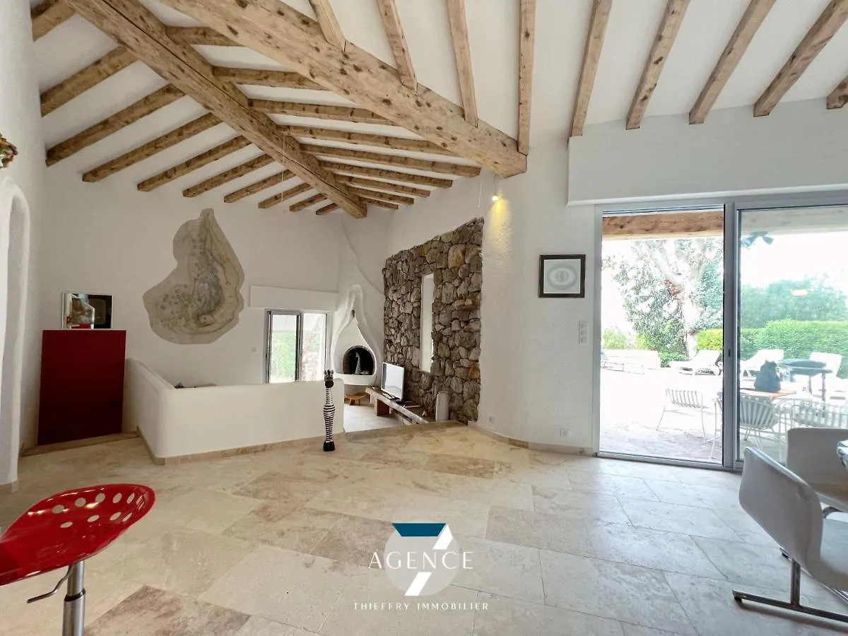 Villa Ibiza Les Issambres 0*,  France