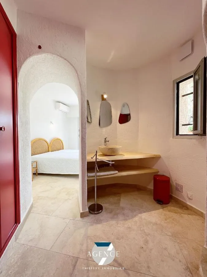 Villa Ibiza Les Issambres 0*,  France